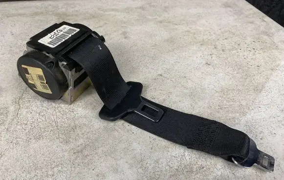 BMW 3 E90 E91 Middle seatbelt (rear) 9117252 606091700C
