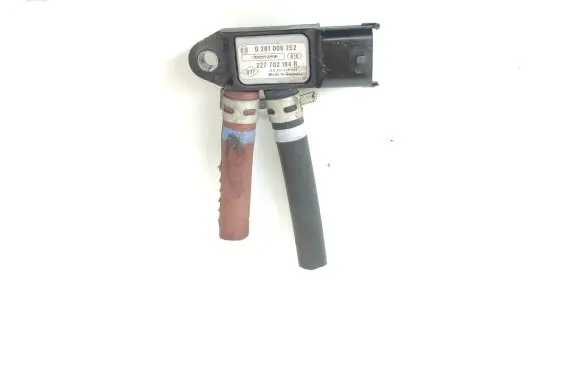 Renault Megane III Exhaust gas pressure sensor 0281006252 227702184R