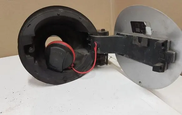 Opel Astra J Fuel tank cap 13358933