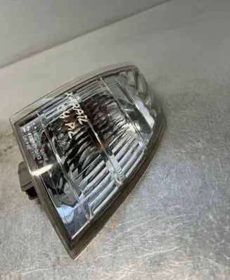 Nissan X-Trail T30 Front indicator light E130554