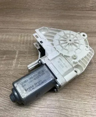Audi A4 S4 B8 8K Front door window regulator motor 8K0959802A