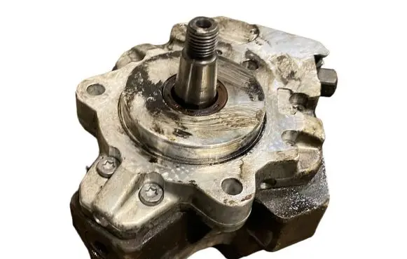 BMW 5 E60 E61 Fuel injection high pressure pump 7798333 0445010146