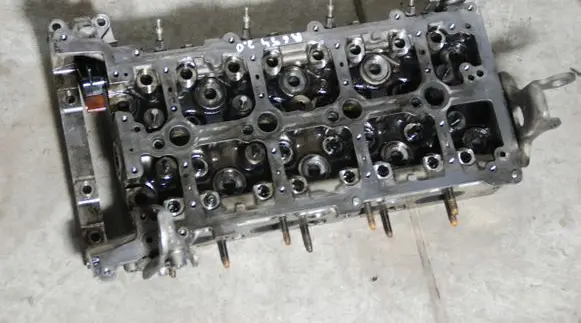Mercedes-Benz E W213 Engine head 
