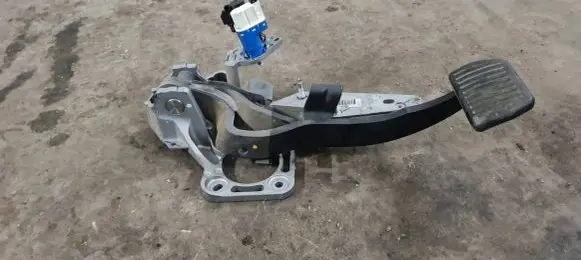 Volvo XC70 Brake pedal 31202551