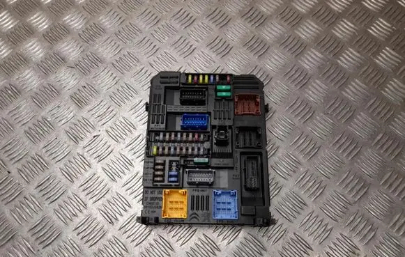 Peugeot 508 II Comfort/convenience module 9832881380