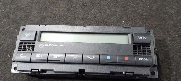 Volkswagen PASSAT B5.5 Climate control unit