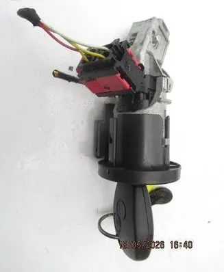 Renault Clio III Ignition lock B7324B623 216738847 8200214173D
