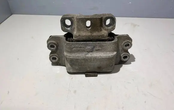 Volkswagen Golf V Engine mount bracket 1K0199555