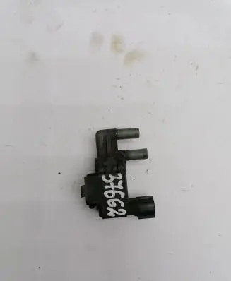 Toyota Celica T230 Vacuum valve 9091012221 1362002030