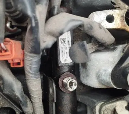 Nissan Qashqai Fuel main line pipe 175210651r h8201225030