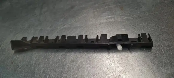 BMW 1 E82 E88 Fender mounting bracket 7118160
