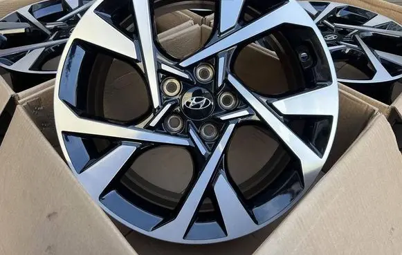 Hyundai Elantra VI R18 alloy rim 52910-J9800