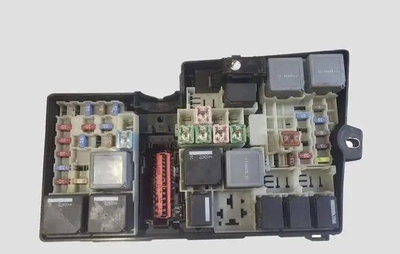 Ford C-MAX II Fuse module AV6T14A142AA