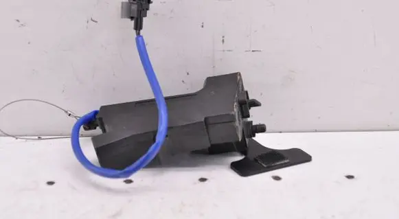 Fuel tank cap lock