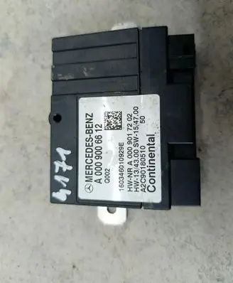 Mercedes-Benz C W205 Fuel pump relay A0009006612