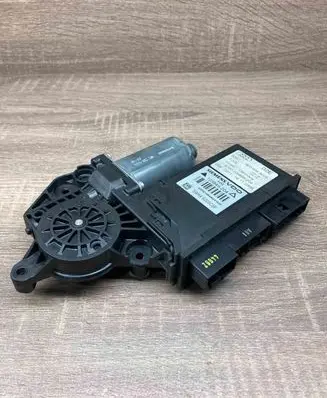 Audi A4 S4 B7 8E 8H Rear door window regulator motor 8E0959802E 105849204