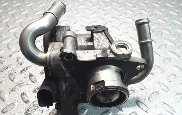Volkswagen Jetta VI EGR valve 156706096 15670896V110 04L131501RV110