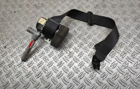 Volvo C30 Rear seatbelt 