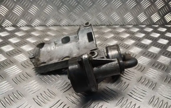 BMW 5 E39 A/C compressor mount bracket 2247421