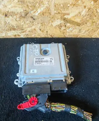 Volvo C70 Engine control unit/module P31303388