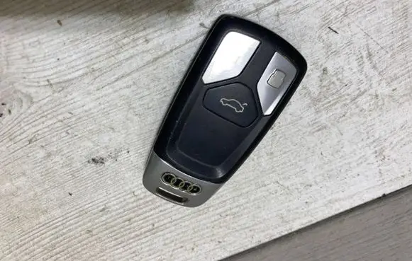 Audi A4 S4 B9 Ignition key/card 4M0959754T