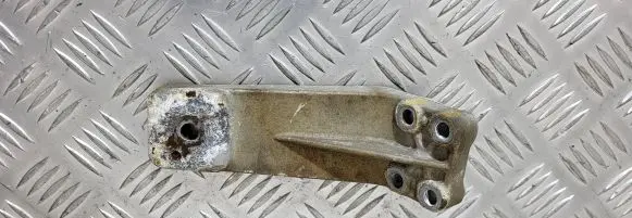 Suzuki Jimny Gearbox mounting bracket