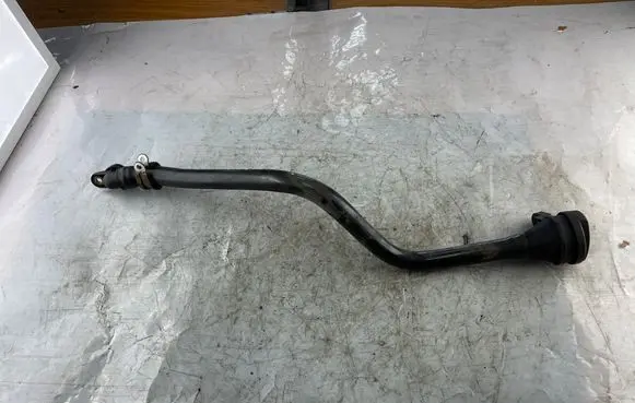 Mercedes-Benz Vito Viano W638 Oil fill pipe 1110180302