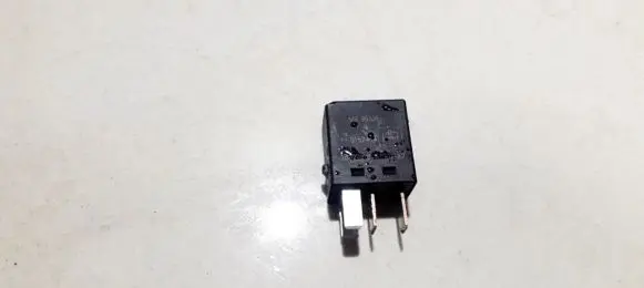 Volvo S40, V40 Other relay mb953382