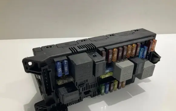 Mercedes-Benz E W211 Fuse module 2115457701