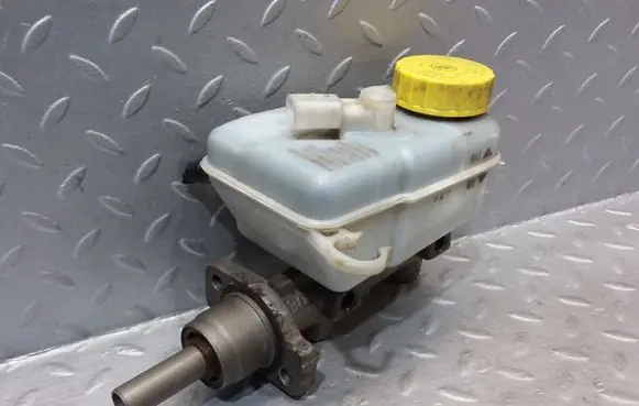 Master brake cylinder