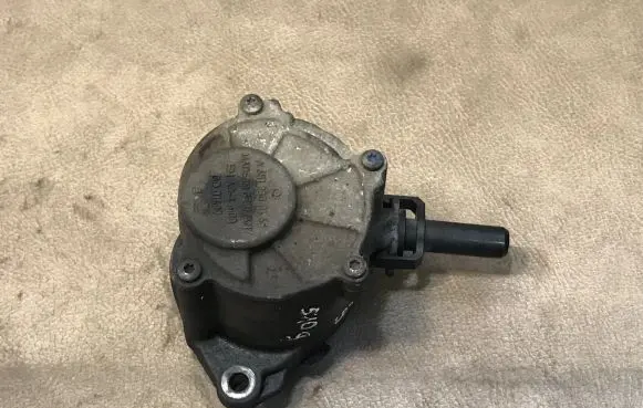 Mercedes-Benz E W212 Vacuum pump A6512300165
