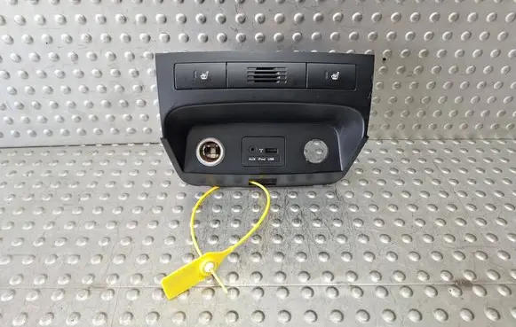 KIA Sorento Panel trim 84730-2P000 93300-2P030CA