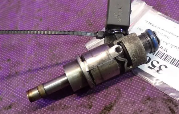Audi A4 S4 B6 8E 8H Fuel injector 0261500011