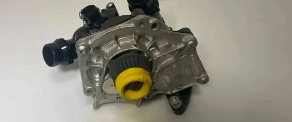Volkswagen Jetta VI Water pump 06K121011B 707152370