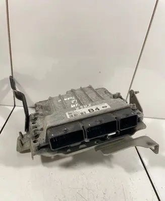Nissan Qashqai Engine control unit/module 237104ED0C S180206103 ems3155