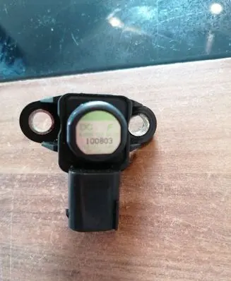 Mercedes-Benz E W211 Air pressure sensor A0051535028