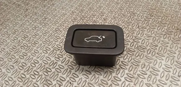 Volvo XC70 Tailgate/boot open switch button 30739237