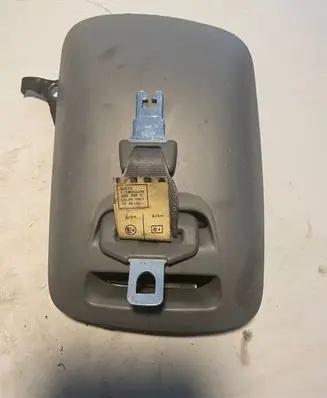 Middle seatbelt (rear)