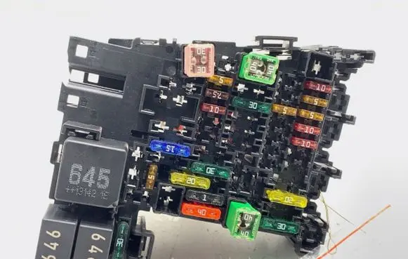 Volkswagen Golf VII Fuse box set 5Q0937615C