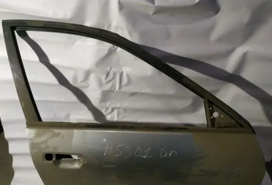 Mitsubishi Galant Front door pilkos