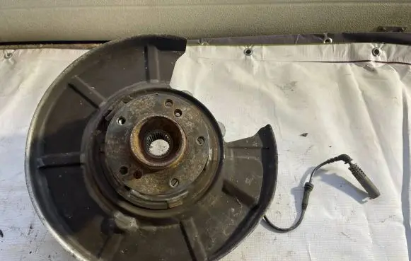 BMW M6 Rear wheel hub 6S2265 91061026016433