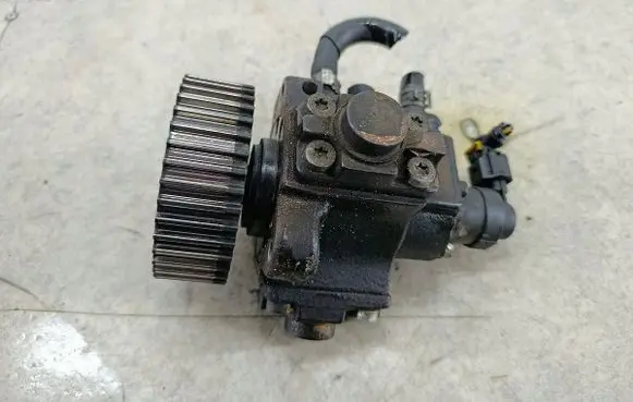 Opel Astra J Fuel injection high pressure pump BOSCH