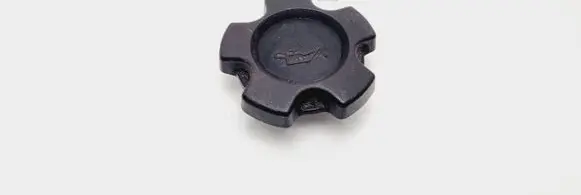 Nissan King Cab, Navara Oil filler cap 