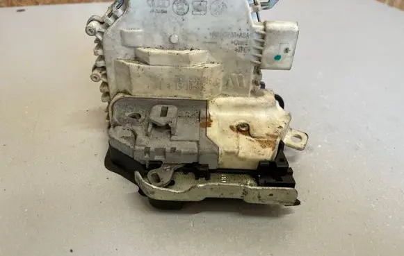 Audi A5 8T 8F Rear door lock 8K0839016C