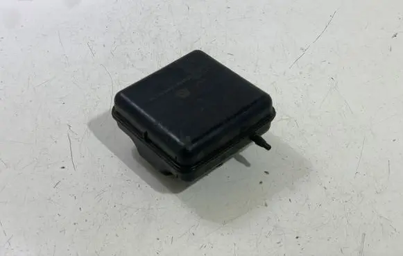Mercedes-Benz E W211 Vacuum air tank 1298050019