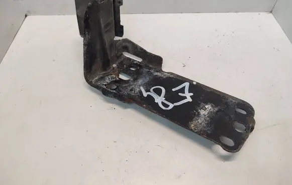 BMW X1 E84 Radiator mount bracket 7117811 51647117811
