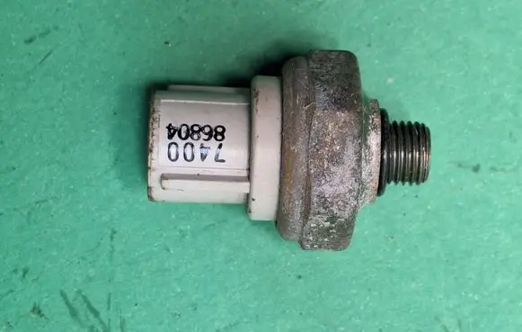 Subaru Legacy Air conditioning (A/C) pressure sensor 740086804