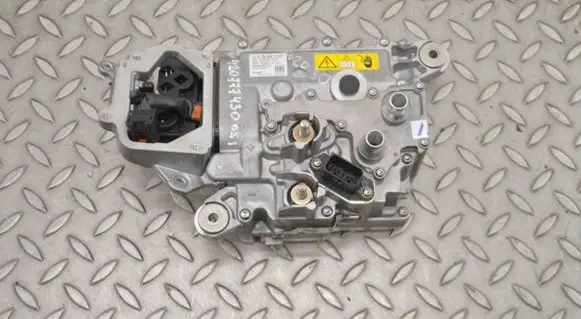 Voltage converter inverter