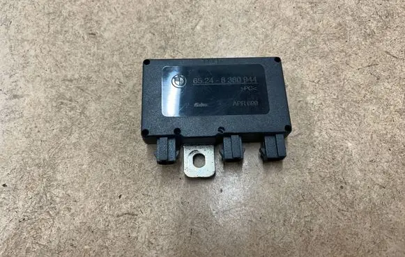 BMW 3 E46 Aerial antenna amplifier 65248380944 8380944