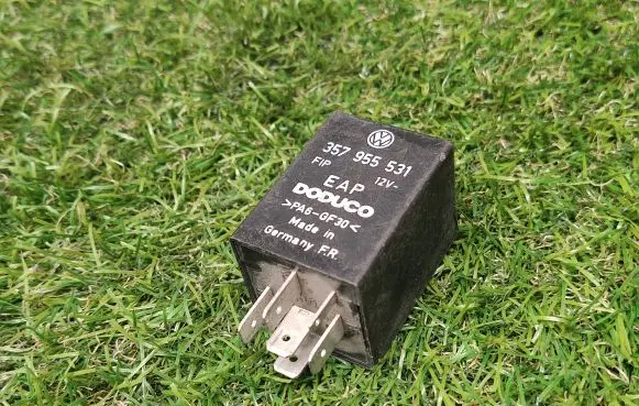 Volkswagen PASSAT B5 Other relay 357955531
